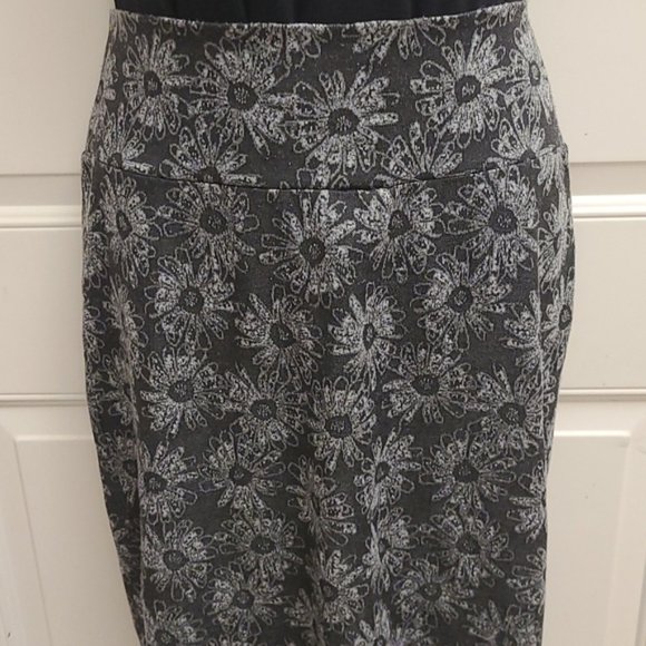 LulaRoe Floral Pattern Skirt - Picture 3 of 7